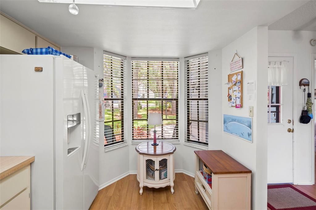 For Sale: $195,000 (2 beds, 2 baths, 995 Square Feet)