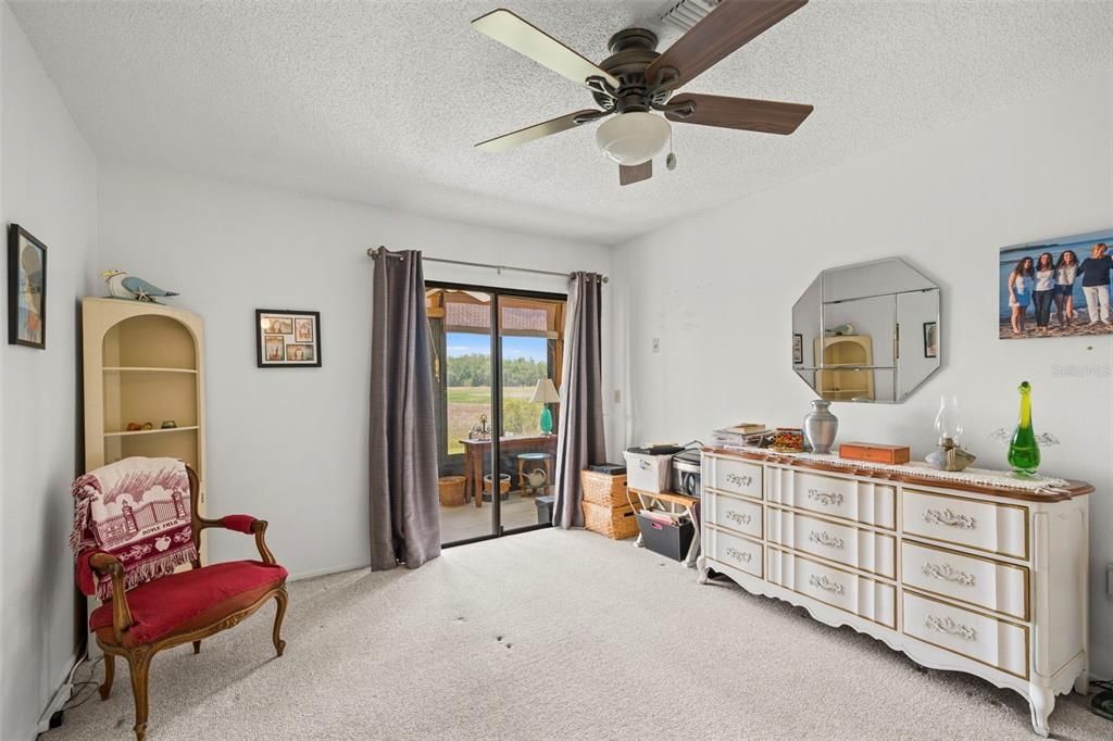 For Sale: $195,000 (2 beds, 2 baths, 995 Square Feet)