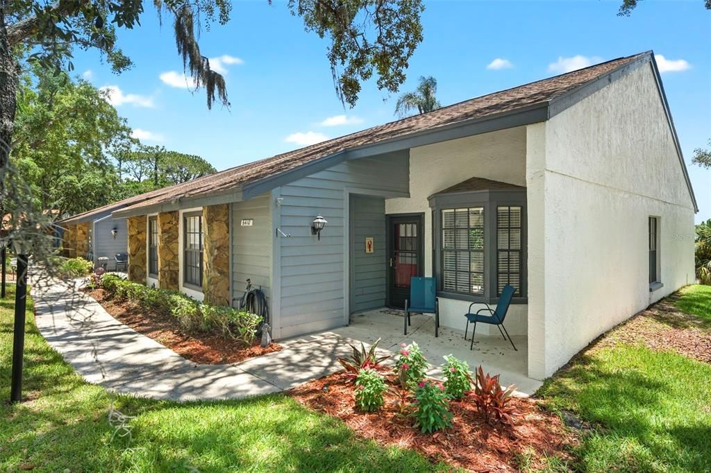For Sale: $195,000 (2 beds, 2 baths, 995 Square Feet)