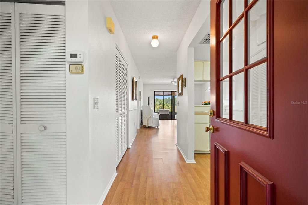 For Sale: $195,000 (2 beds, 2 baths, 995 Square Feet)