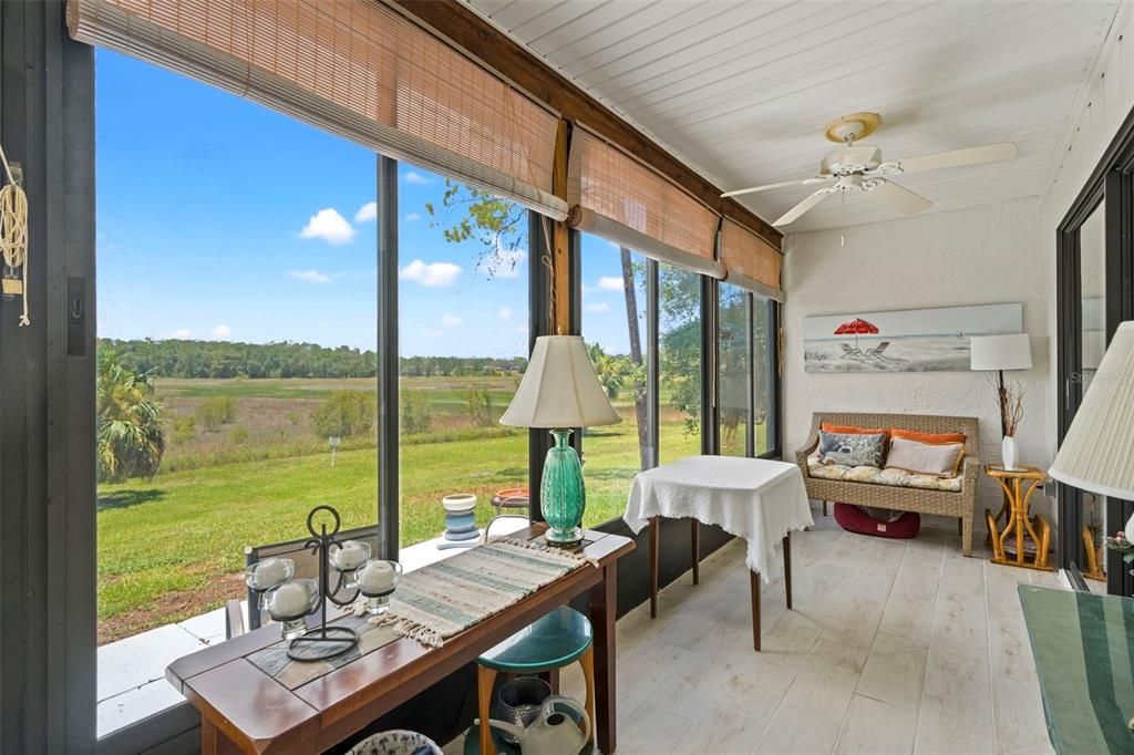 For Sale: $195,000 (2 beds, 2 baths, 995 Square Feet)