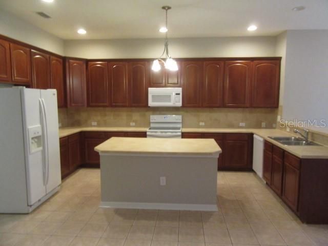 For Sale: $549,000 (4 beds, 3 baths, 3384 Square Feet)