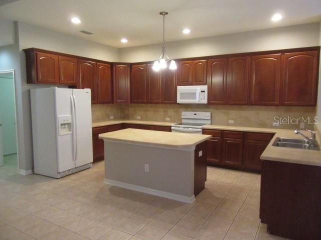 For Sale: $549,000 (4 beds, 3 baths, 3384 Square Feet)