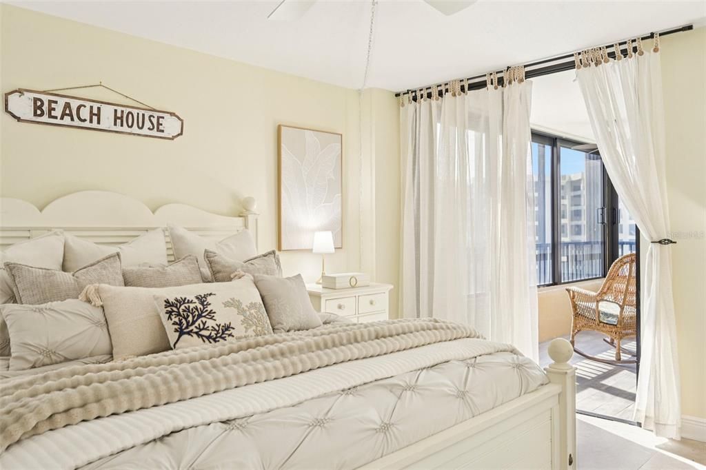 For Sale: $1,100,000 (2 beds, 2 baths, 1361 Square Feet)
