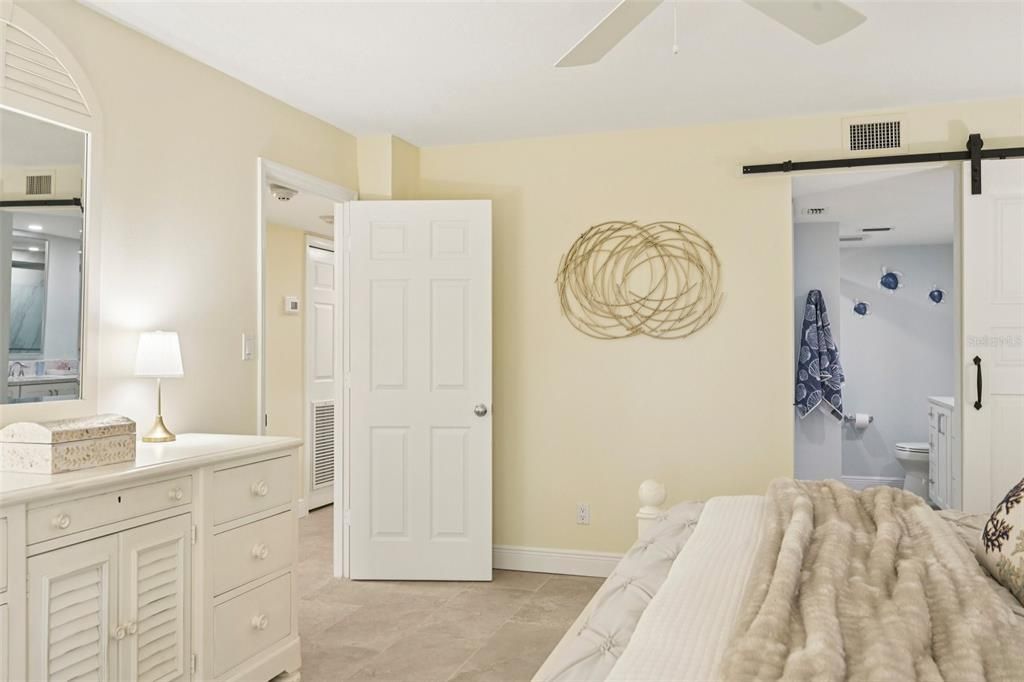 For Sale: $1,100,000 (2 beds, 2 baths, 1361 Square Feet)