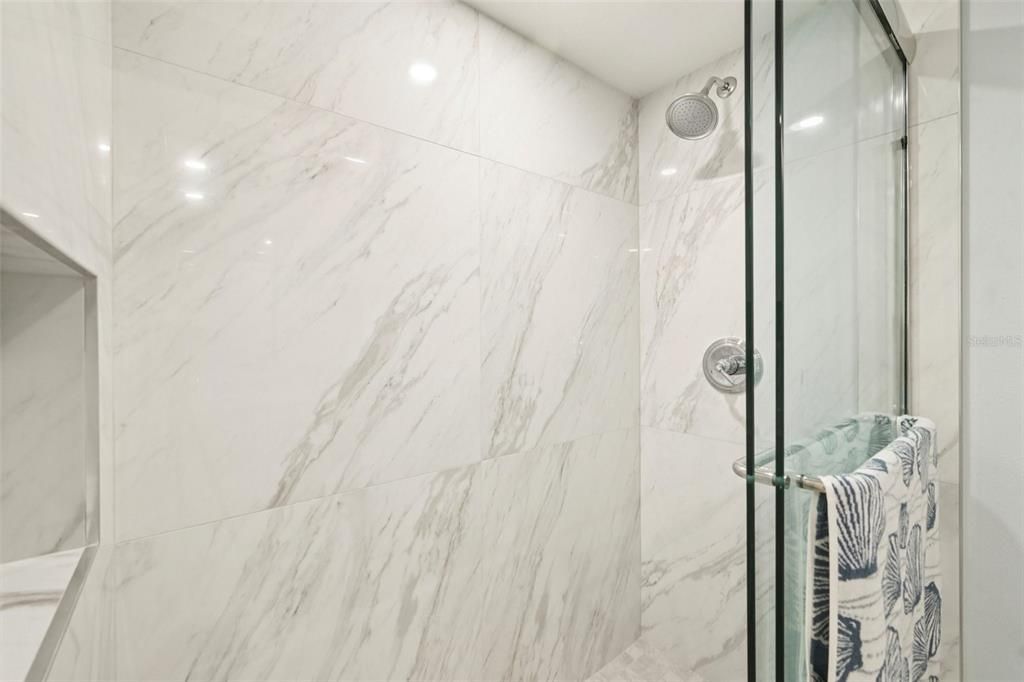 For Sale: $1,100,000 (2 beds, 2 baths, 1361 Square Feet)