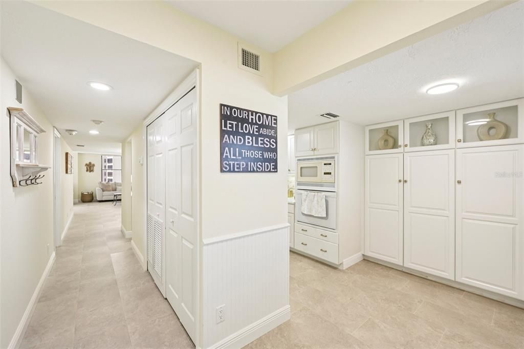For Sale: $1,100,000 (2 beds, 2 baths, 1361 Square Feet)