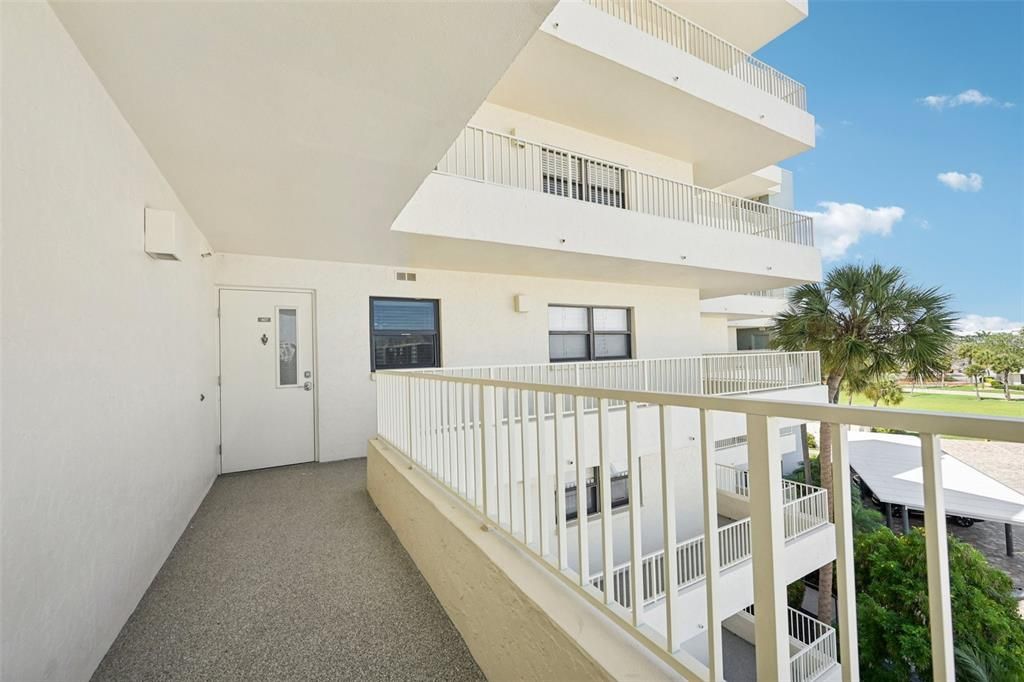 For Sale: $1,100,000 (2 beds, 2 baths, 1361 Square Feet)