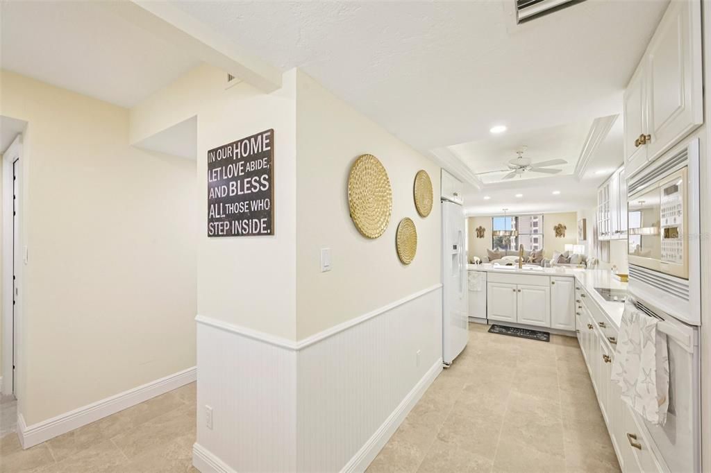 For Sale: $1,100,000 (2 beds, 2 baths, 1361 Square Feet)