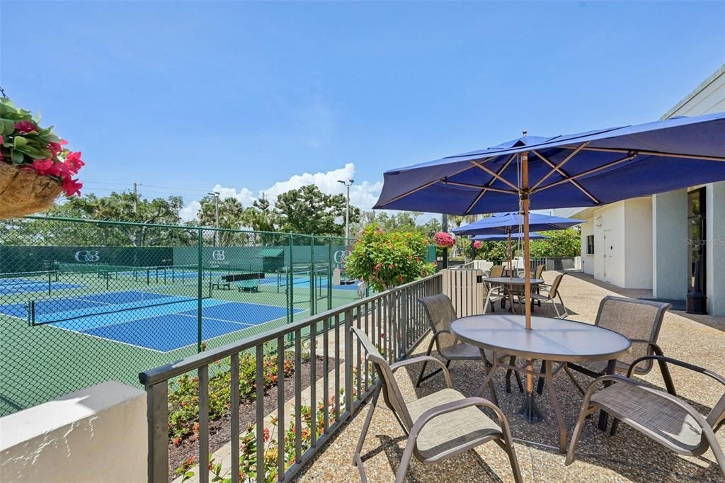 For Sale: $1,100,000 (2 beds, 2 baths, 1361 Square Feet)