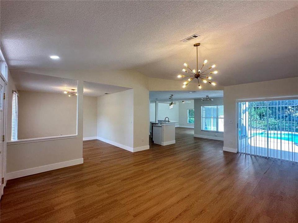 For Sale: $515,000 (3 beds, 2 baths, 2087 Square Feet)