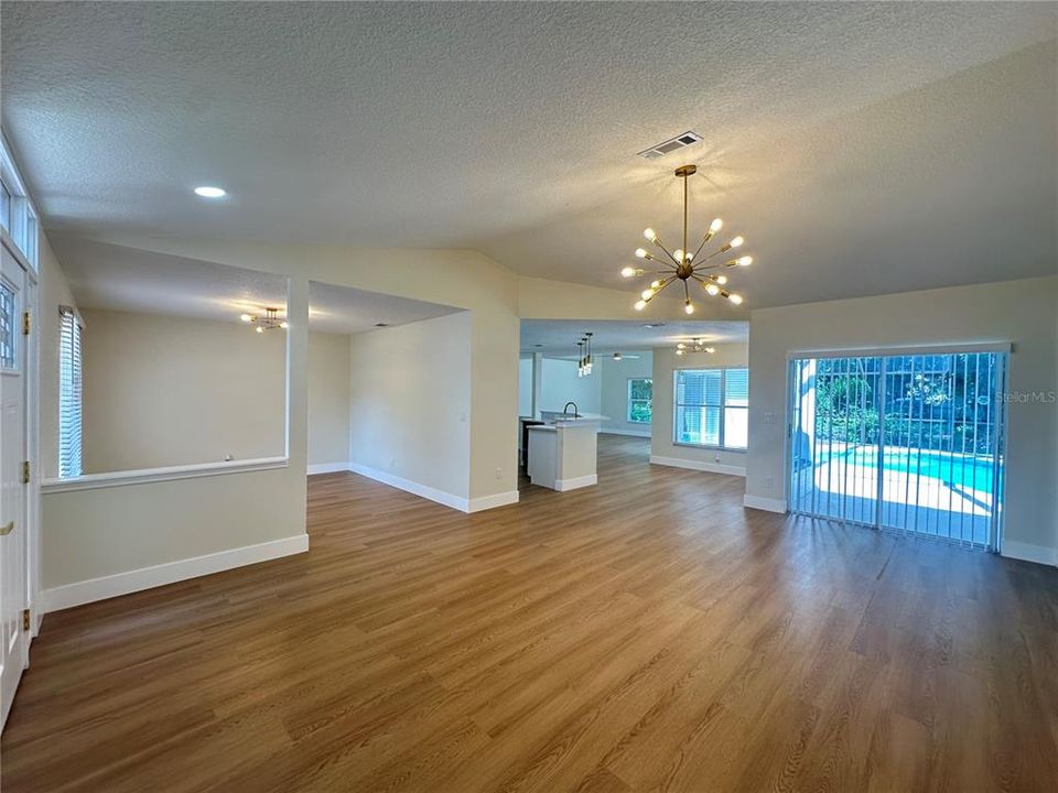 For Sale: $515,000 (3 beds, 2 baths, 2087 Square Feet)