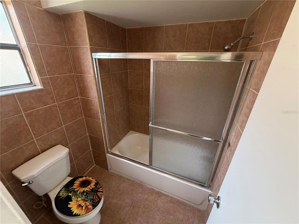 На продажу: $320,000 (3 спален, 2 ванн, 1366 Квадратных фут)