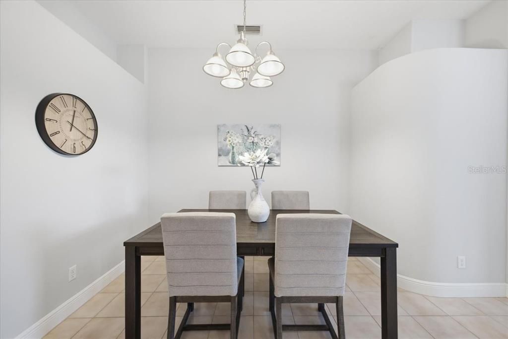 For Sale: $439,000 (3 beds, 2 baths, 1713 Square Feet)