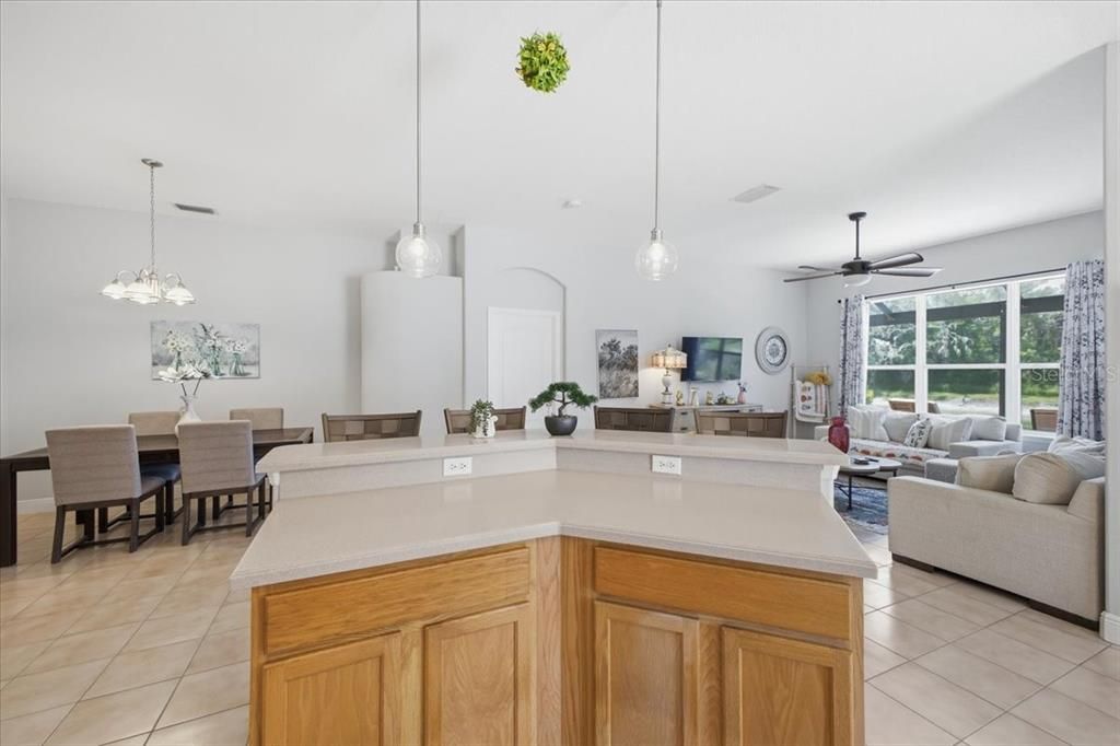 For Sale: $439,000 (3 beds, 2 baths, 1713 Square Feet)