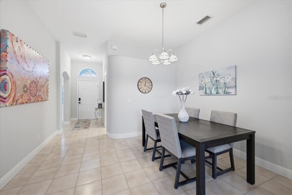 For Sale: $439,000 (3 beds, 2 baths, 1713 Square Feet)