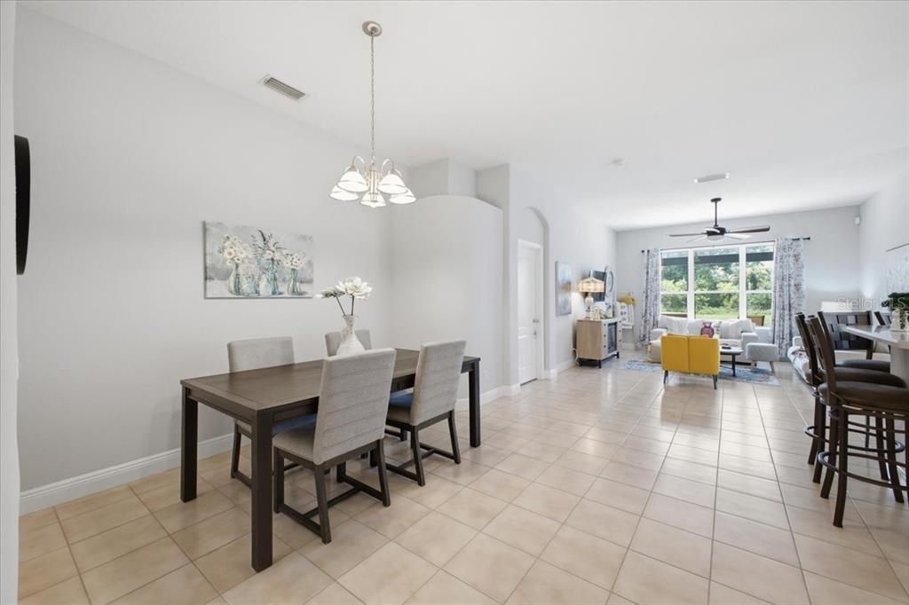 For Sale: $439,000 (3 beds, 2 baths, 1713 Square Feet)