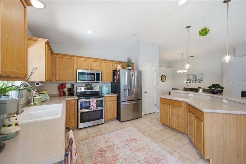For Sale: $439,000 (3 beds, 2 baths, 1713 Square Feet)