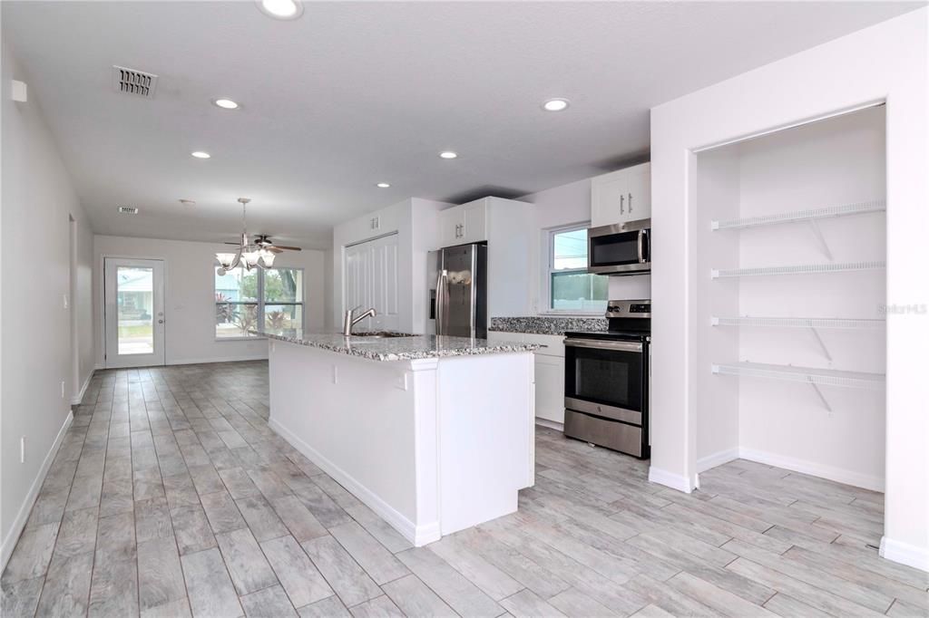 For Rent: $2,800 (3 beds, 2 baths, 1400 Square Feet)
