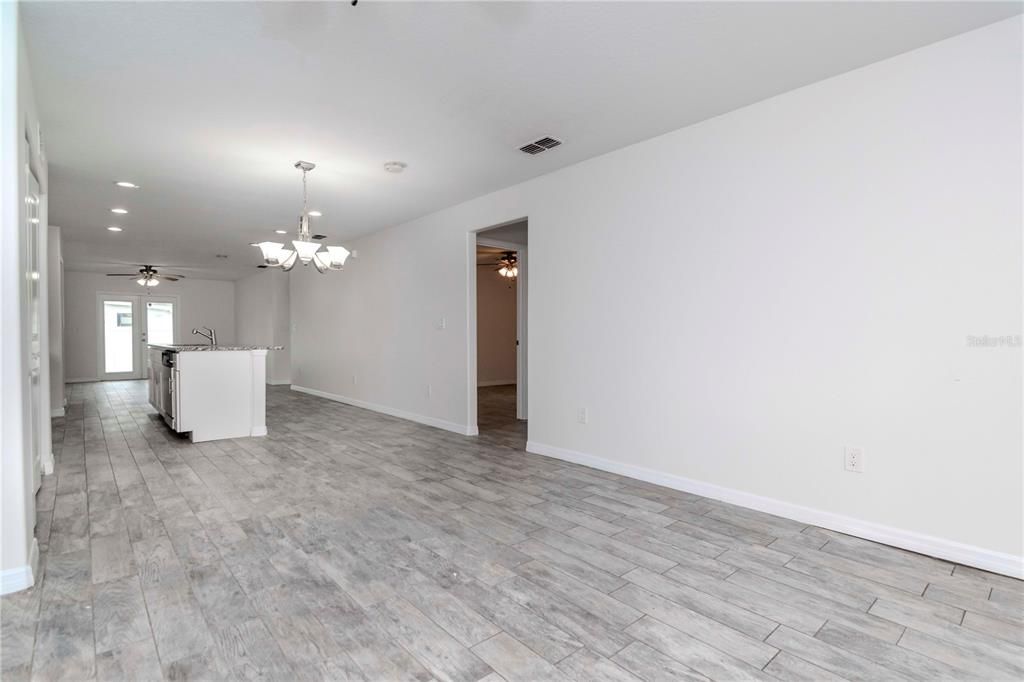For Rent: $2,800 (3 beds, 2 baths, 1400 Square Feet)