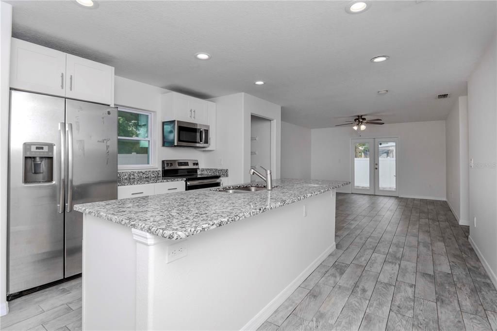 For Rent: $2,800 (3 beds, 2 baths, 1400 Square Feet)