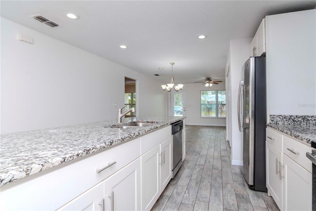 For Rent: $2,800 (3 beds, 2 baths, 1400 Square Feet)