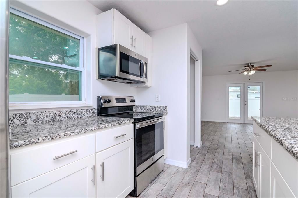For Rent: $2,800 (3 beds, 2 baths, 1400 Square Feet)