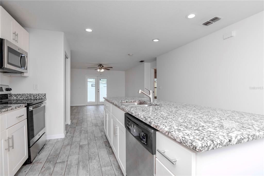 For Rent: $2,800 (3 beds, 2 baths, 1400 Square Feet)