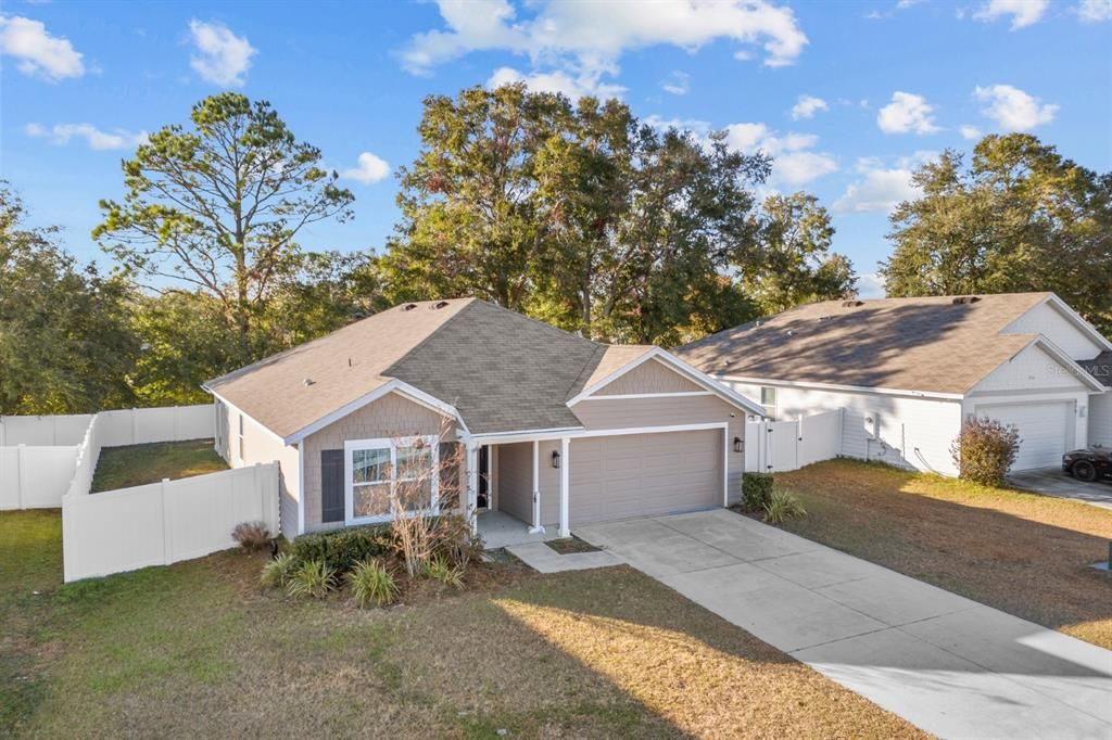 For Rent: $2,350 (3 beds, 2 baths, 1672 Square Feet)