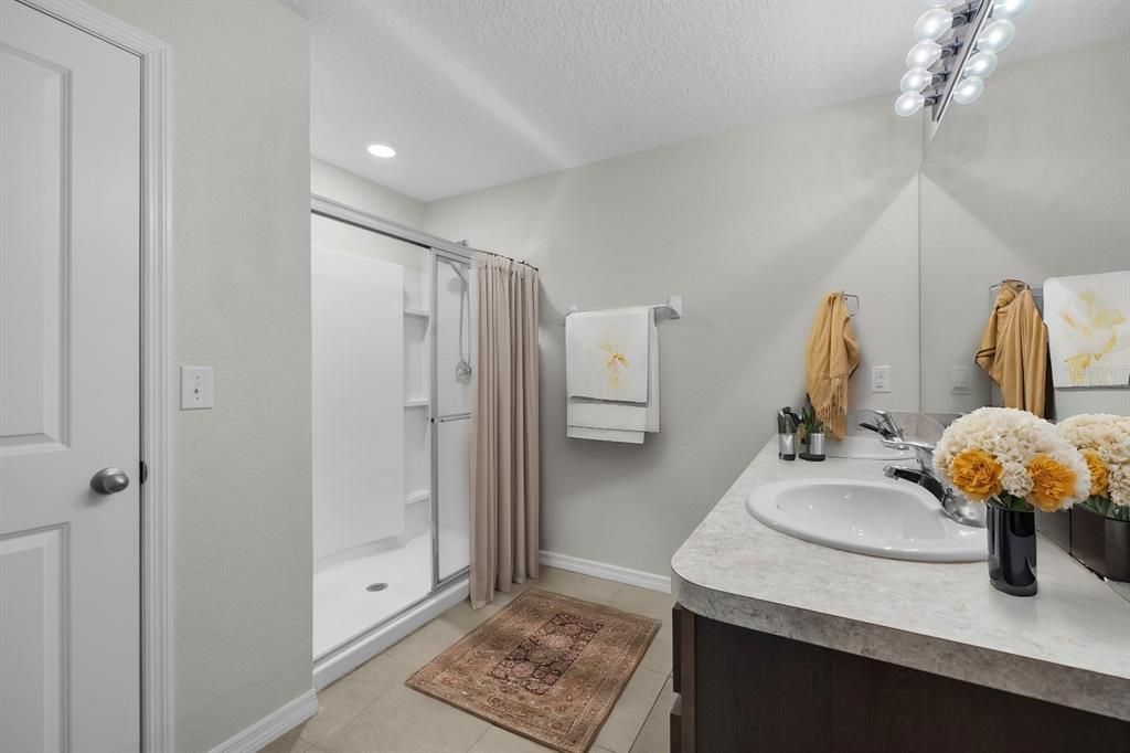 For Rent: $2,350 (3 beds, 2 baths, 1672 Square Feet)