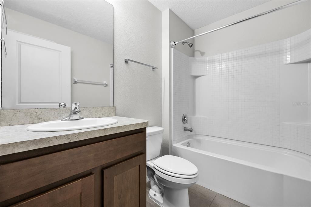 For Rent: $2,350 (3 beds, 2 baths, 1672 Square Feet)