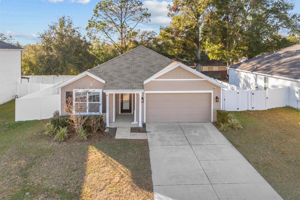 For Rent: $2,350 (3 beds, 2 baths, 1672 Square Feet)