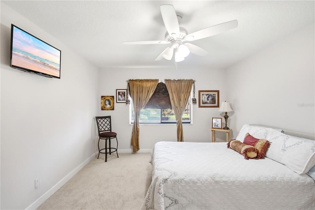 For Sale: $170,000 (2 beds, 2 baths, 1006 Square Feet)