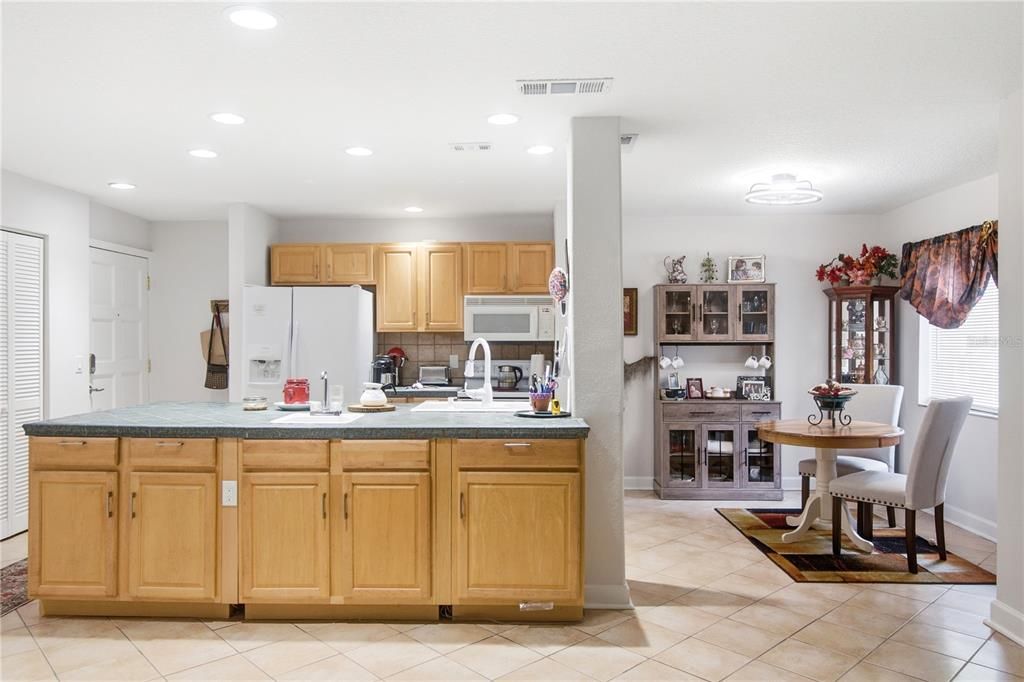 For Sale: $170,000 (2 beds, 2 baths, 1006 Square Feet)