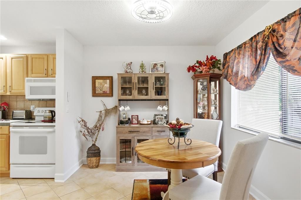For Sale: $170,000 (2 beds, 2 baths, 1006 Square Feet)
