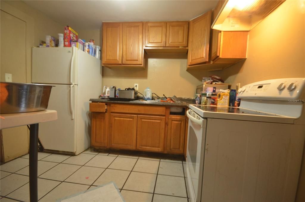For Sale: $175,000 (2 beds, 1 baths, 895 Square Feet)