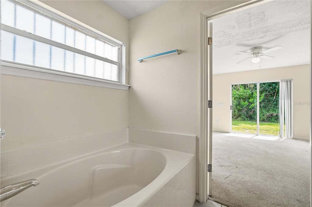 For Sale: $229,000 (3 beds, 2 baths, 1457 Square Feet)