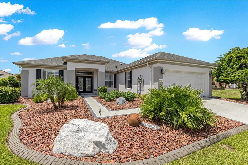 For Sale: $429,000 (3 beds, 2 baths, 1958 Square Feet)