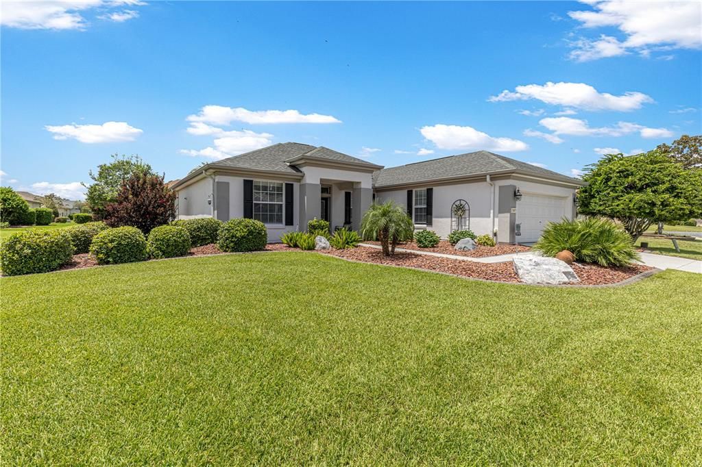 For Sale: $429,000 (3 beds, 2 baths, 1958 Square Feet)