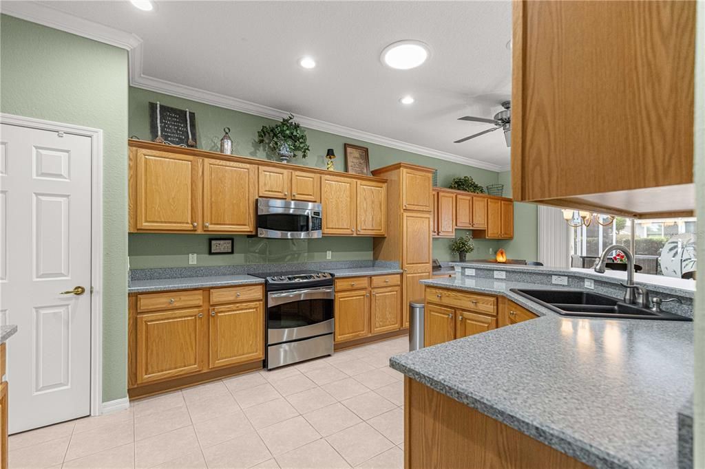 For Sale: $429,000 (3 beds, 2 baths, 1958 Square Feet)