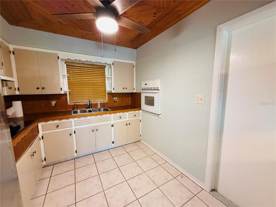 For Rent: $2,500 (2 beds, 2 baths, 1153 Square Feet)