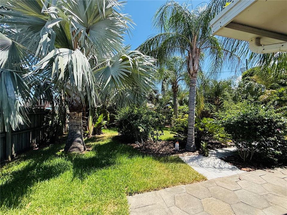 For Rent: $2,500 (2 beds, 2 baths, 1153 Square Feet)