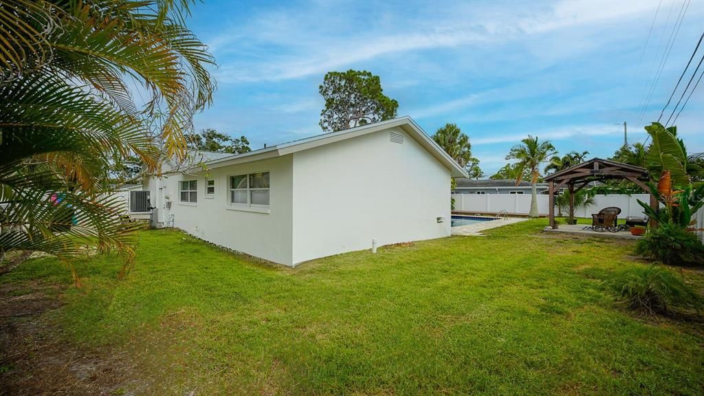 For Sale: $675,000 (4 beds, 3 baths, 1910 Square Feet)