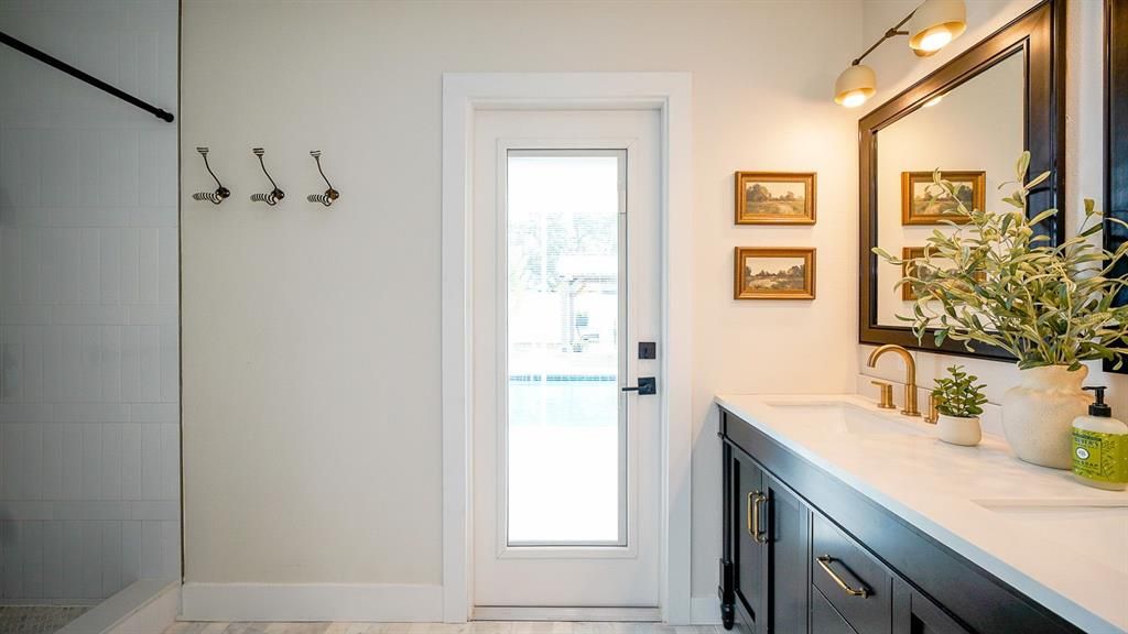 For Sale: $675,000 (4 beds, 3 baths, 1910 Square Feet)