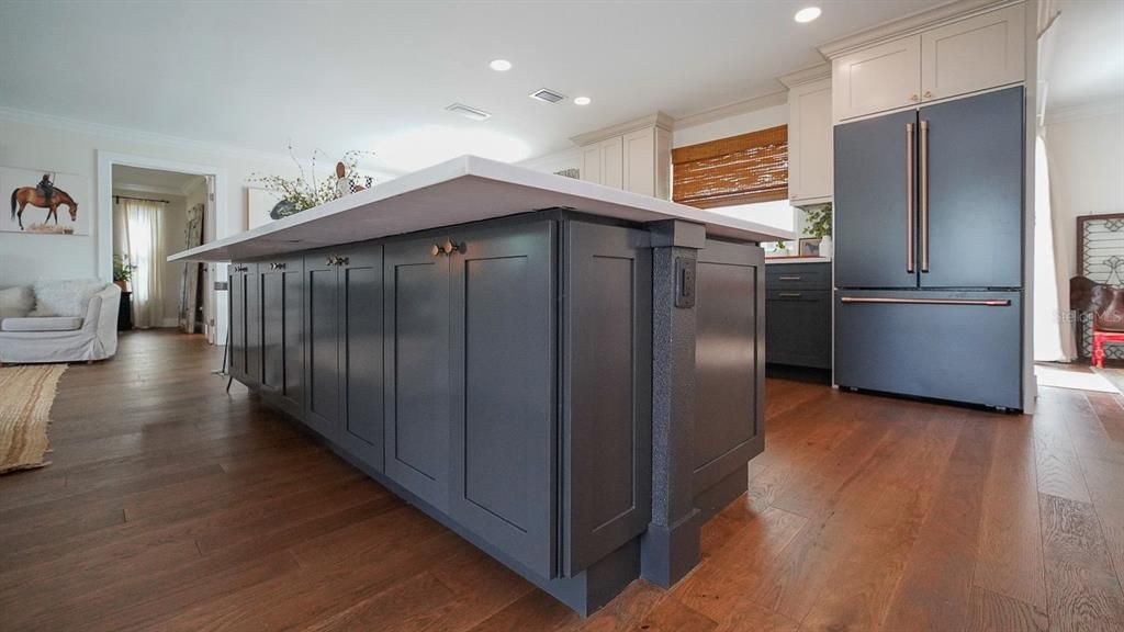 For Sale: $675,000 (4 beds, 3 baths, 1910 Square Feet)