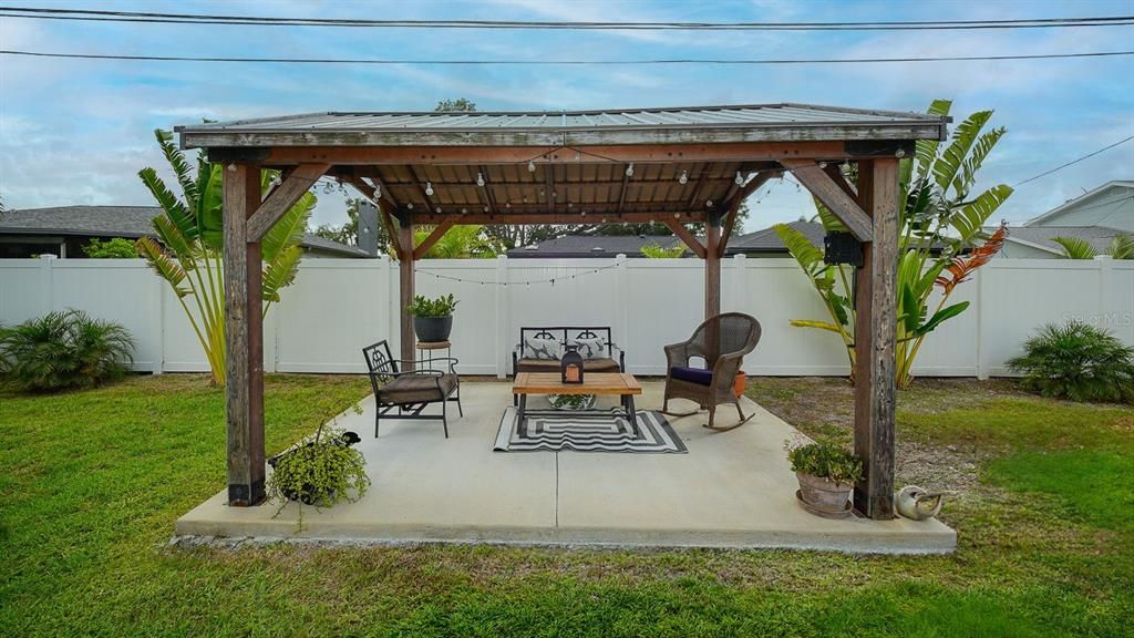 For Sale: $675,000 (4 beds, 3 baths, 1910 Square Feet)