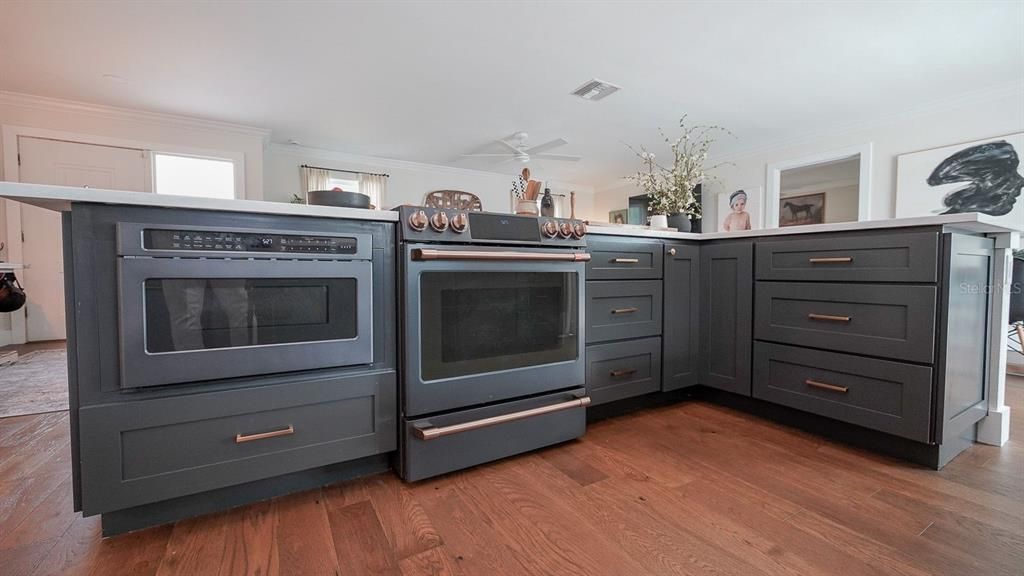 For Sale: $675,000 (4 beds, 3 baths, 1910 Square Feet)