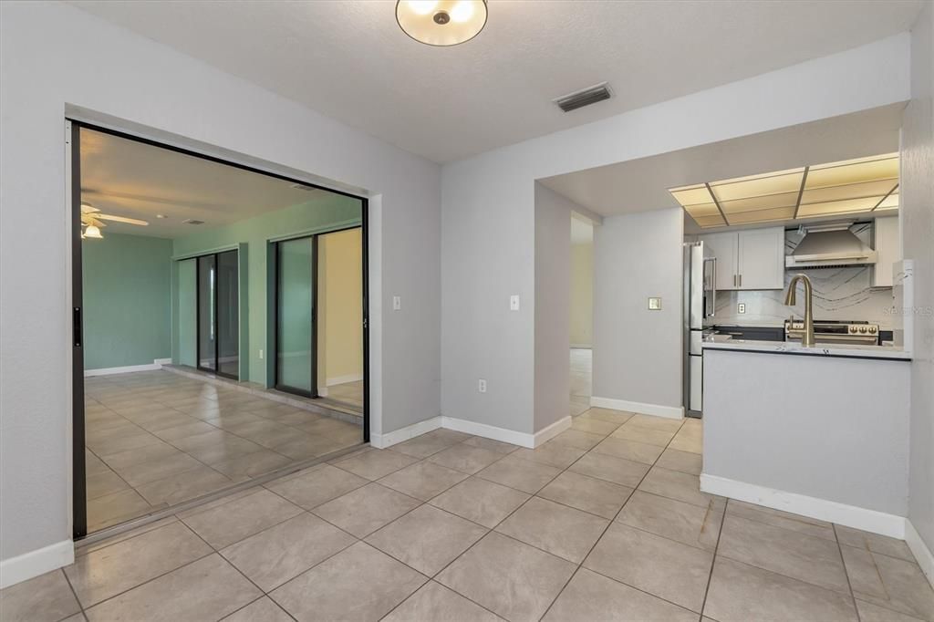 En Venta: $529,900 (3 camas, 2 baños, 2360 Pies cuadrados)