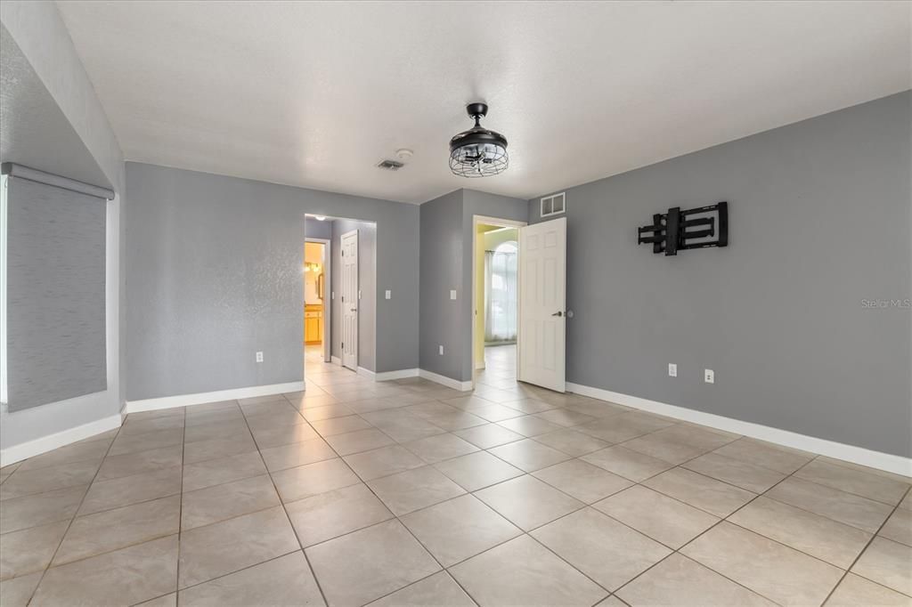 En Venta: $529,900 (3 camas, 2 baños, 2360 Pies cuadrados)
