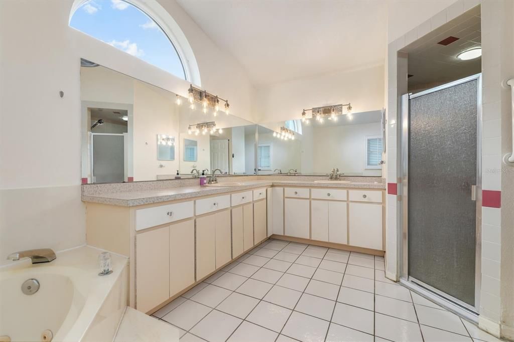 En Venta: $529,900 (3 camas, 2 baños, 2360 Pies cuadrados)